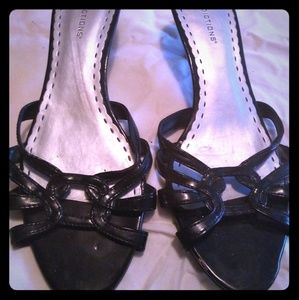 Lady low heeled dress shoes